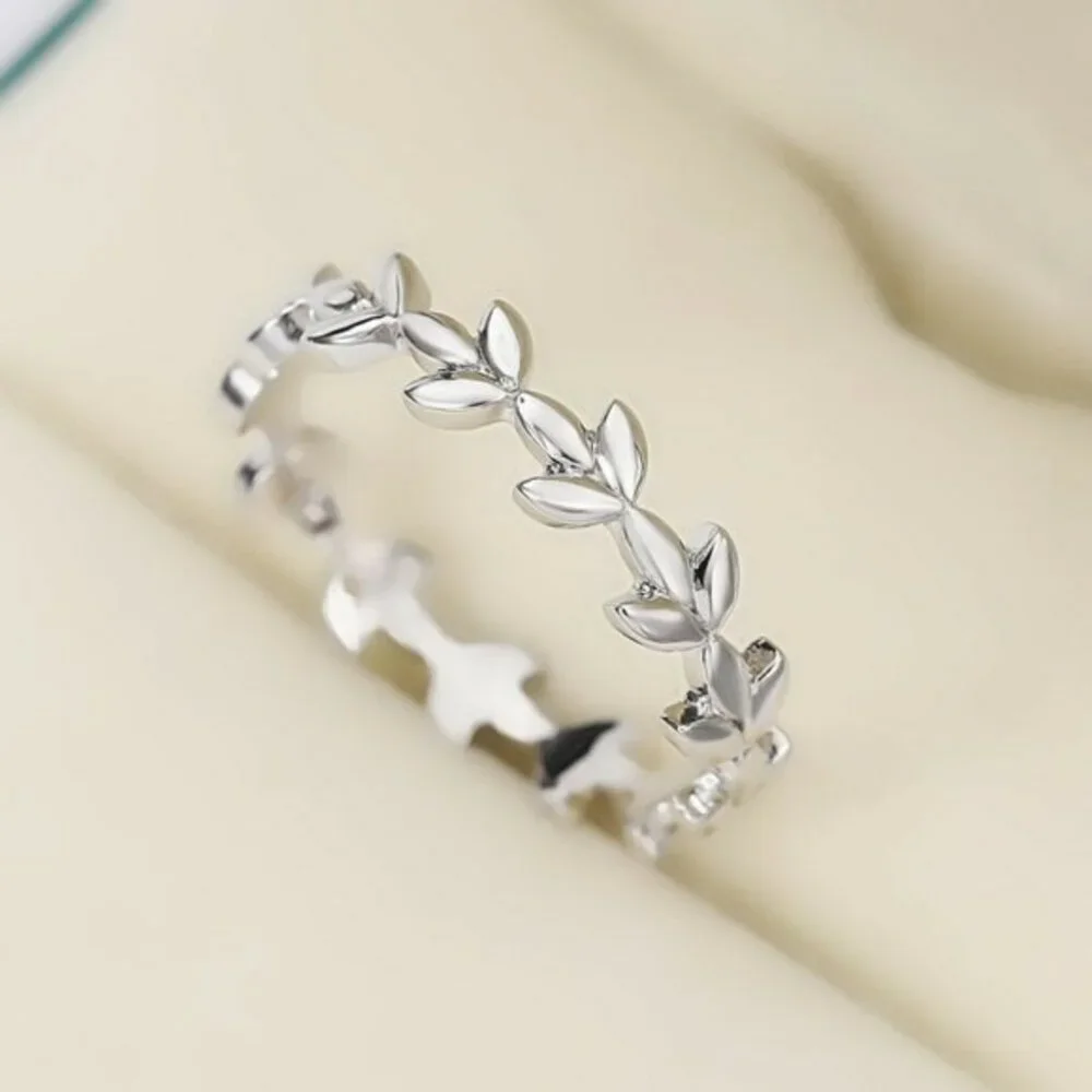New 925 Silver Ivy Band